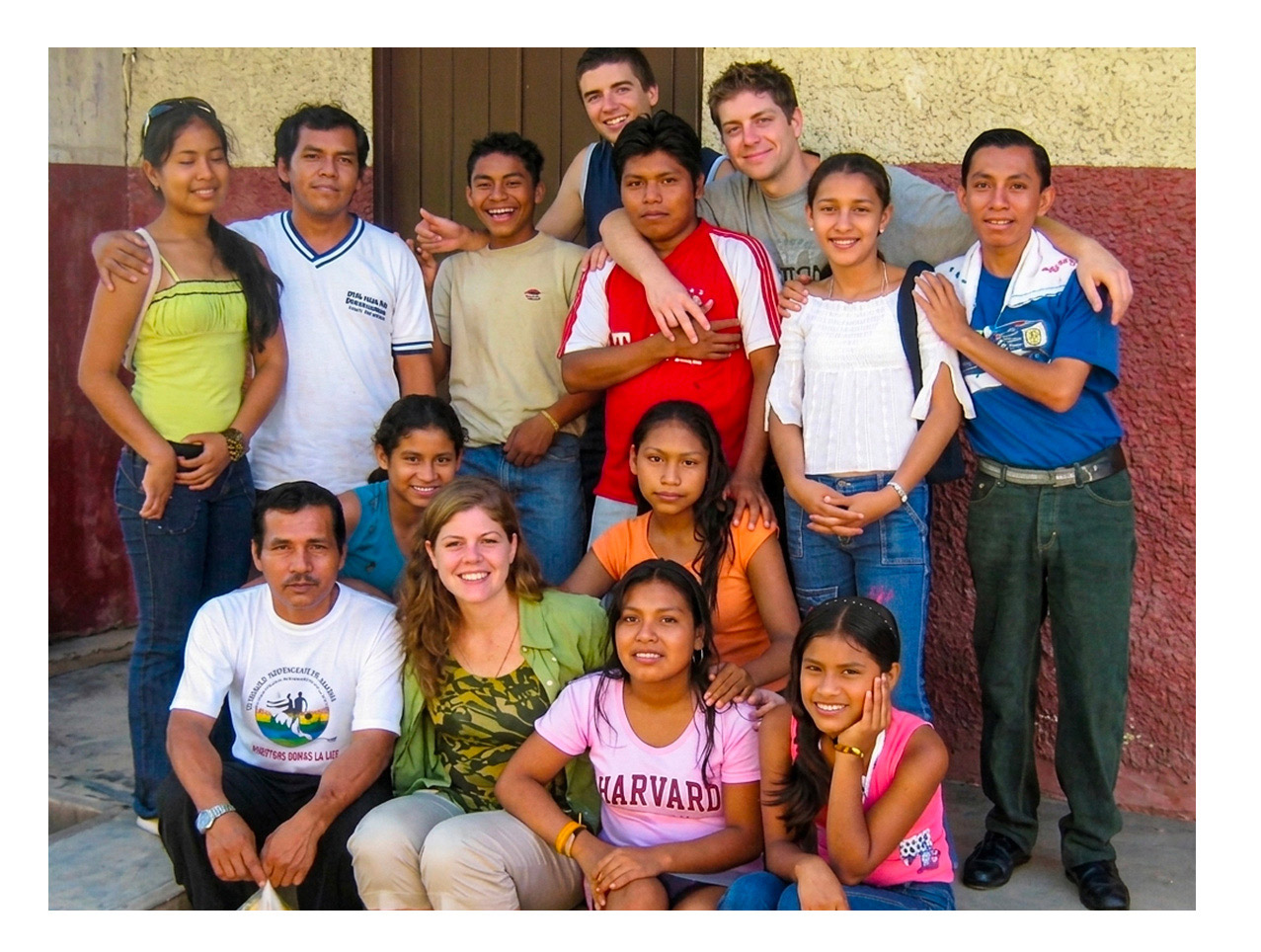 Groupe de jeunes volontaires et amis péruviens